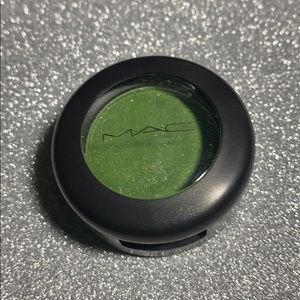 Single MAC eyeshadow pot